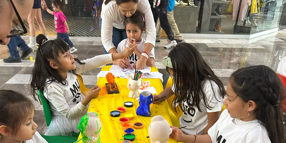 Arte, color y sonrisas en Plaza Lindavista: celebrando la felicidad al estilo Cantinflas